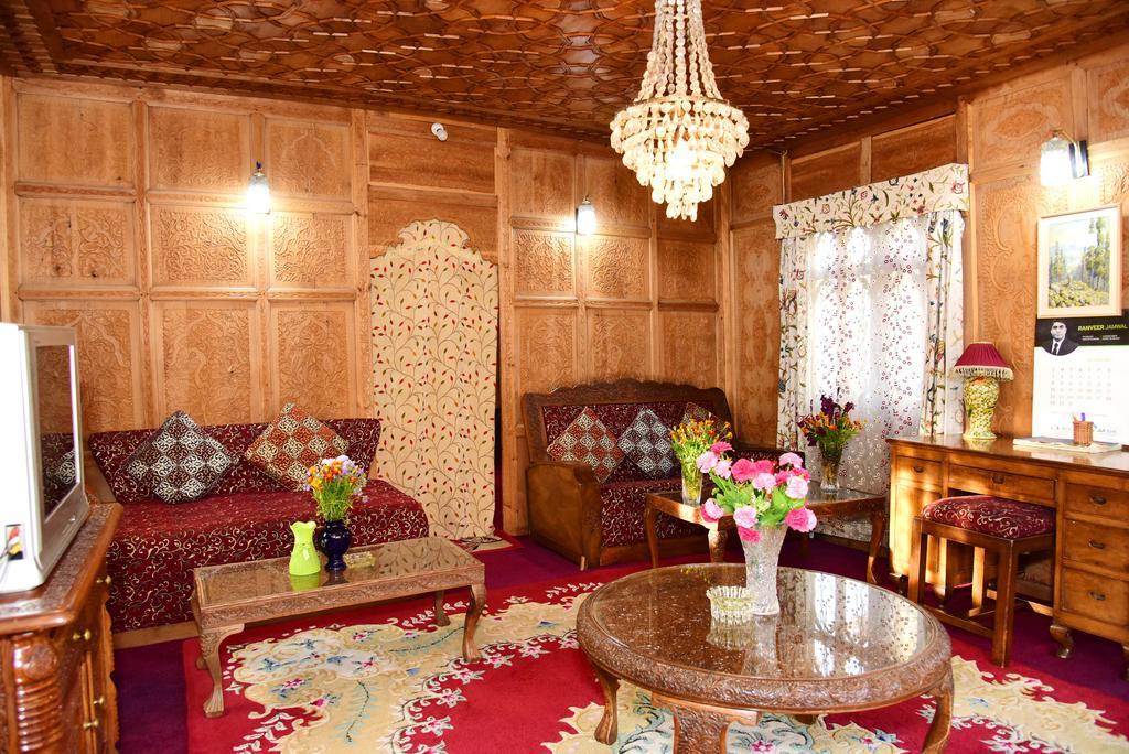 منازل وايت هاوس غروب أوف العائمة Srīnagar المظهر الخارجي الصورة