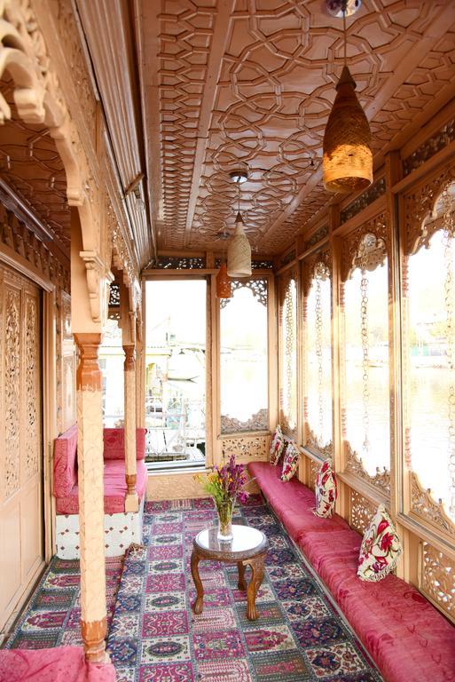 منازل وايت هاوس غروب أوف العائمة Srīnagar المظهر الخارجي الصورة
